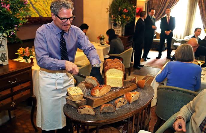 Why Restaurants Give Free Bread ?